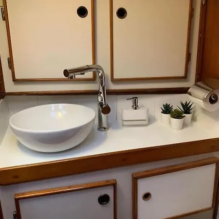 船屋 Tiny B Is Waiting For You! *