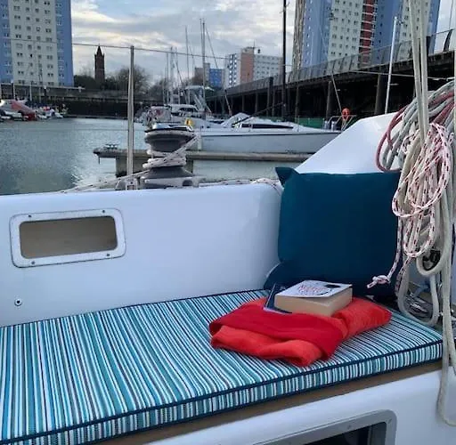 Botel Tiny B Is Waiting For You! *