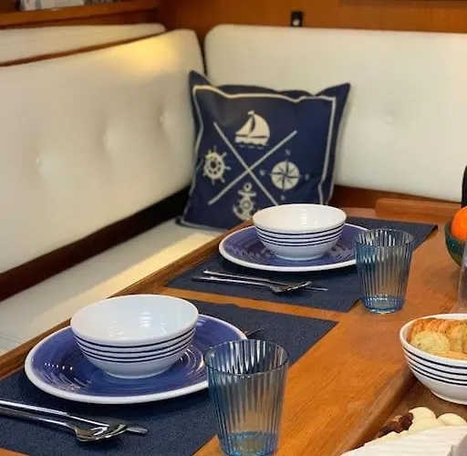 Tiny B Is Waiting For You! Botel Portimão