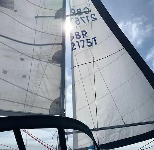 Botel Tiny B Is Waiting For You! Portimão