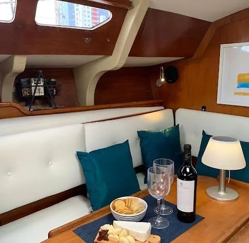 Tiny B Is Waiting For You! Botel *