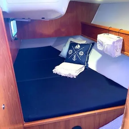 Hotel na wodzie Tiny B Is Waiting For You!
