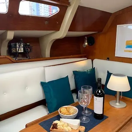 Tiny B Is Waiting For You! Botel *