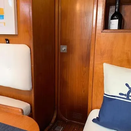Tiny B Is Waiting For You! Hotel na wodzie