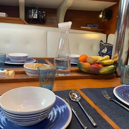 Tiny B Is Waiting For You! Botel *