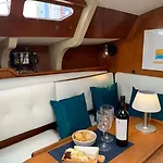 Tiny B Is Waiting For You! Botel *