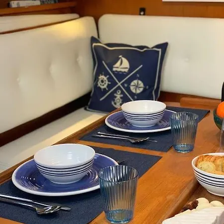 Tiny B Is Waiting For You! Botel Portimao