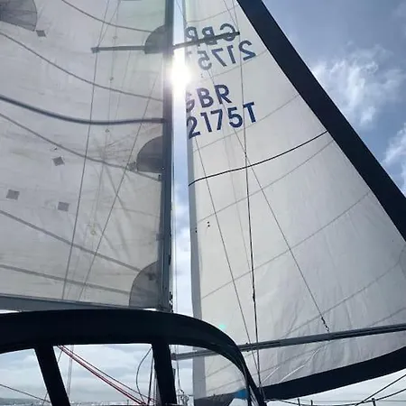 Botel Tiny B Is Waiting For You! Portimao