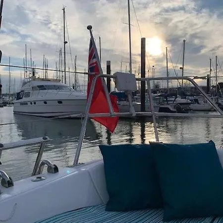 Tiny B Is Waiting For You! *