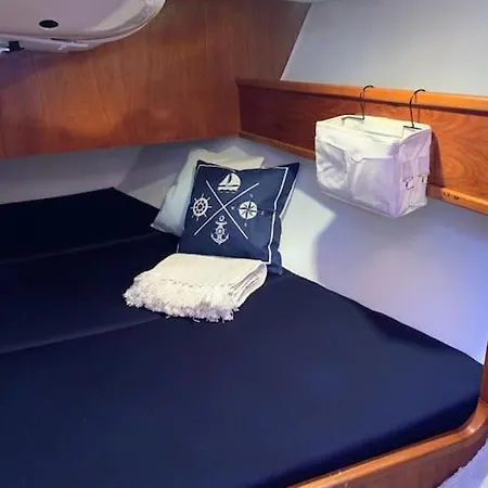 Tiny B Is Waiting For You! Botel Portimao