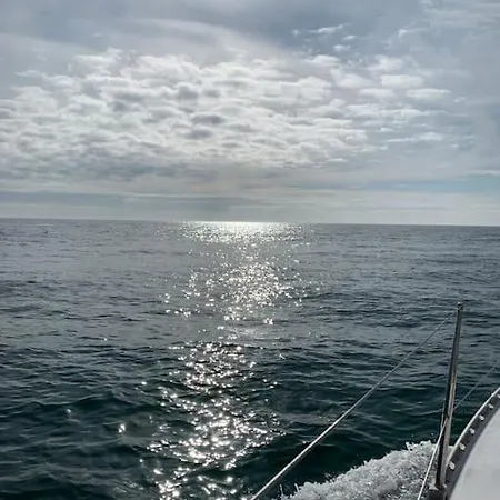 Tiny B Is Waiting For You! Botel Portimao